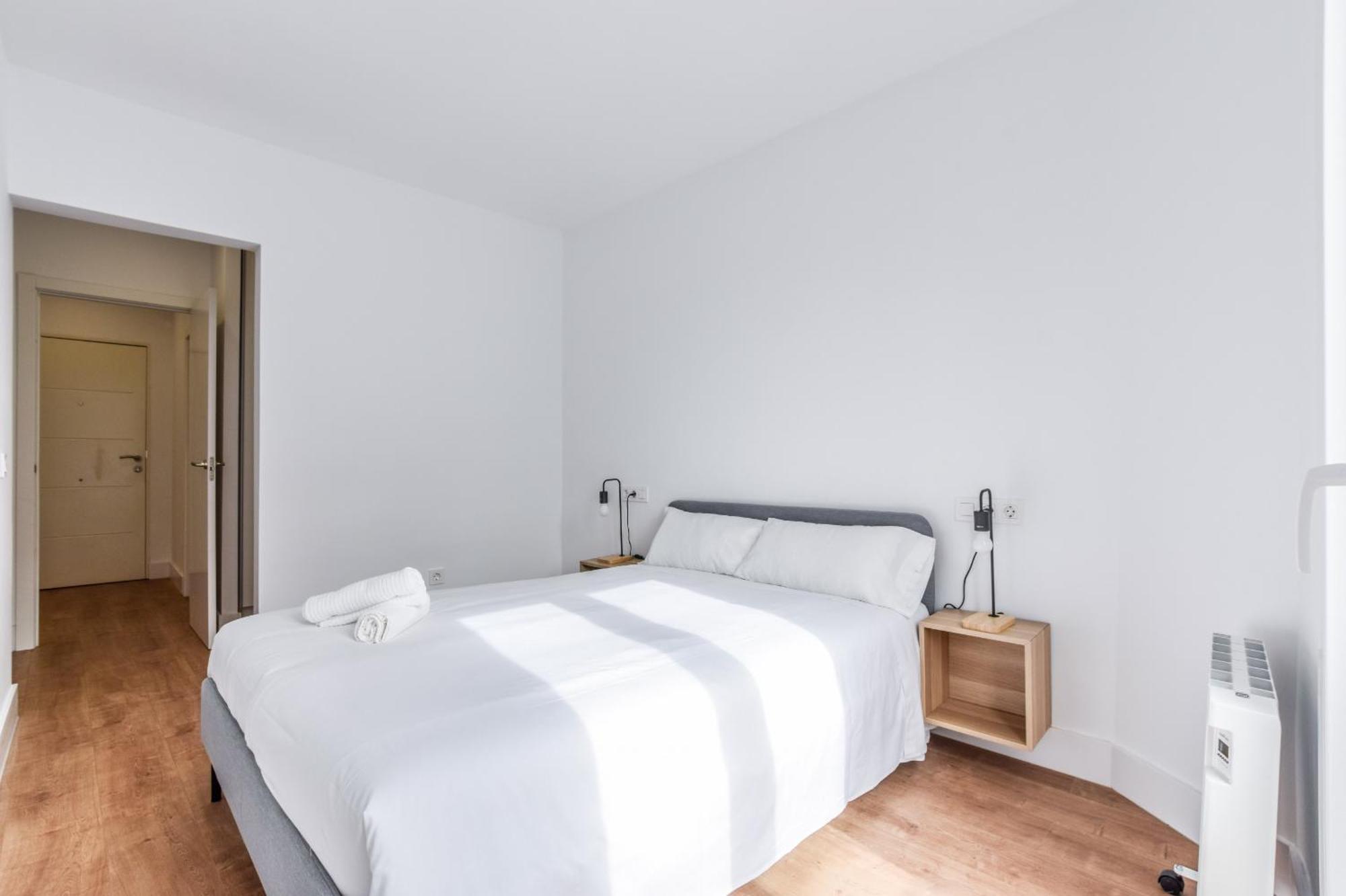 Apartamentos Reformados En Metro Pacifico Alquiler Temporal Madrid Esterno foto