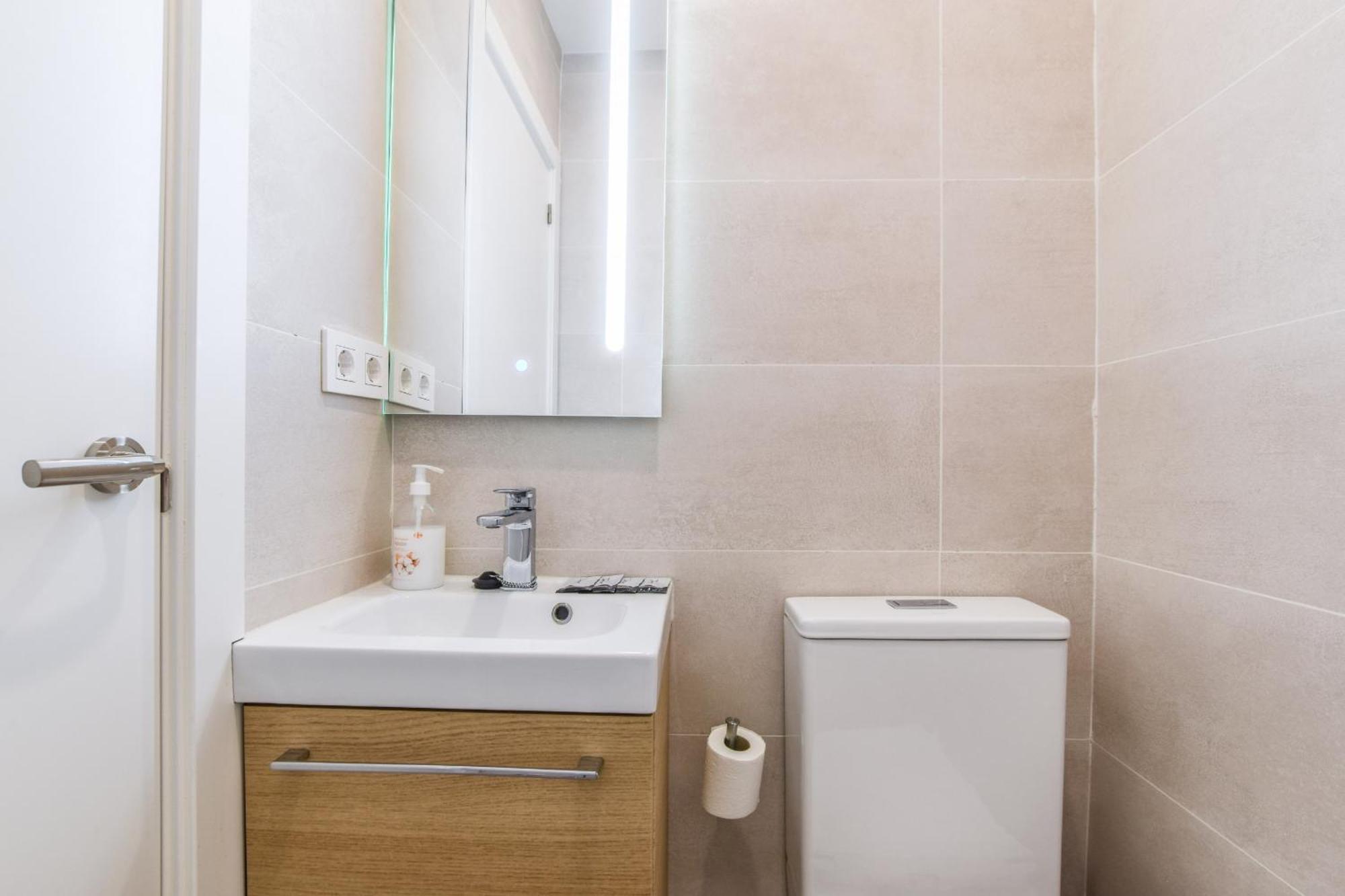 Apartamentos Reformados En Metro Pacifico Alquiler Temporal Madrid Esterno foto