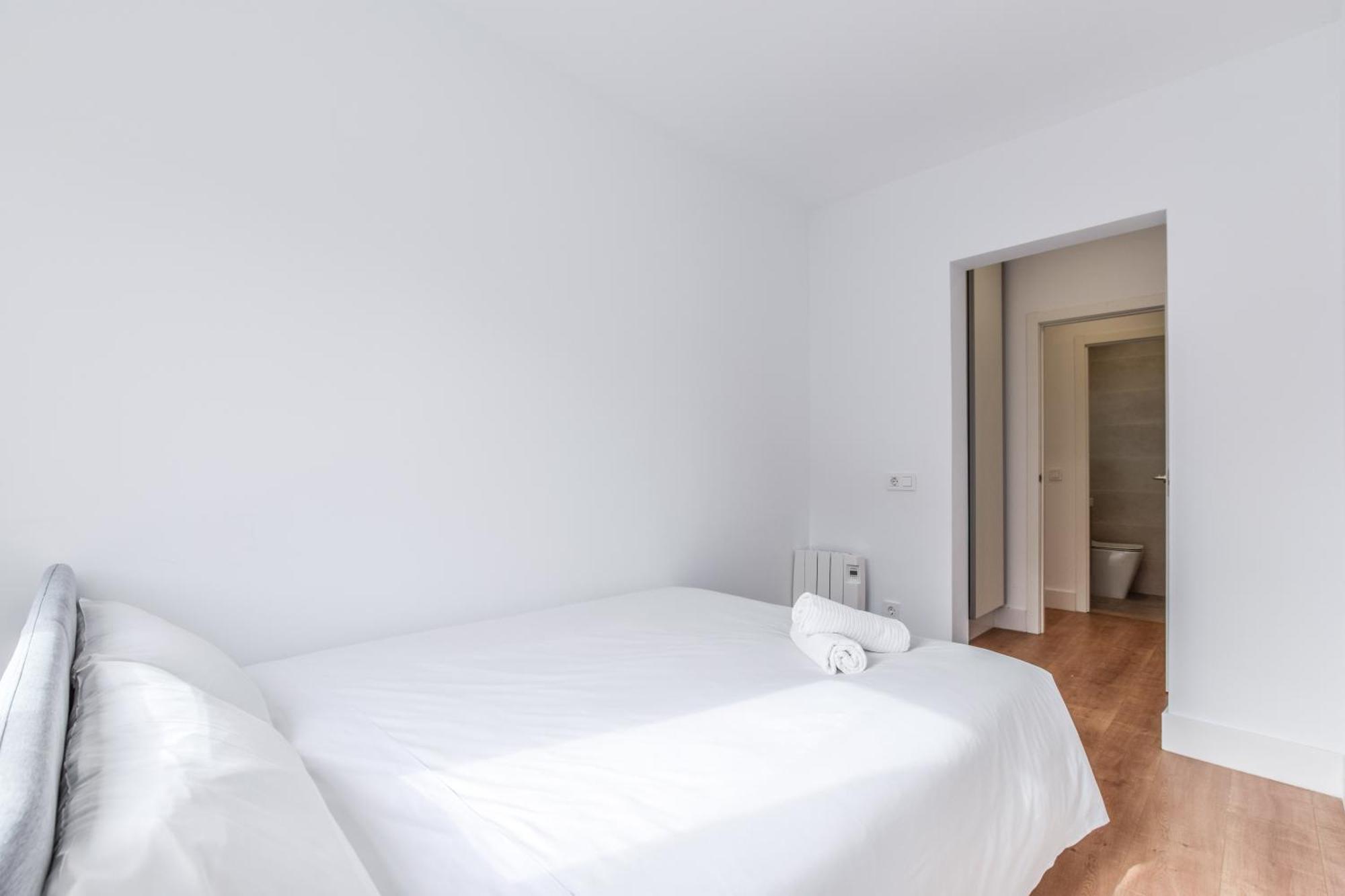 Apartamentos Reformados En Metro Pacifico Alquiler Temporal Madrid Esterno foto