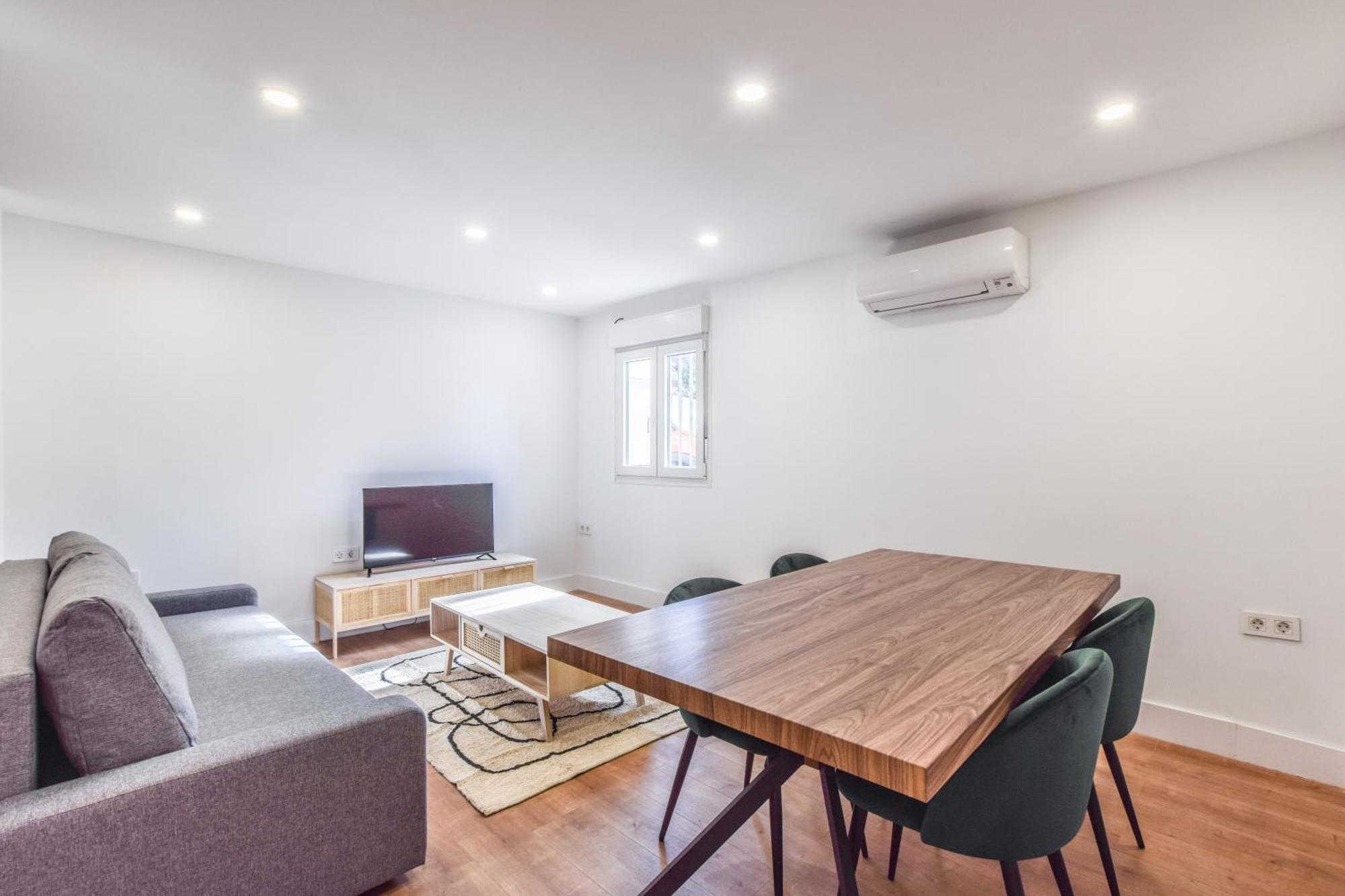 Apartamentos Reformados En Metro Pacifico Alquiler Temporal Madrid Esterno foto