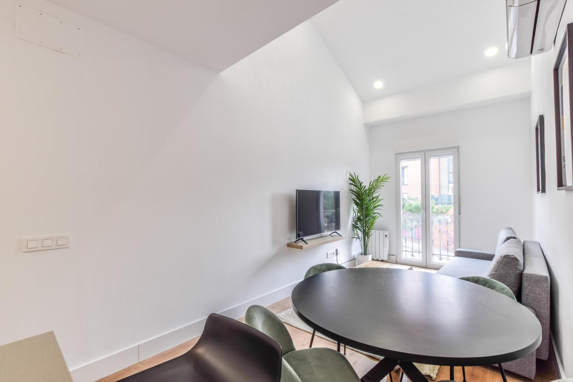 Apartamentos Reformados En Metro Pacifico Alquiler Temporal Madrid Esterno foto