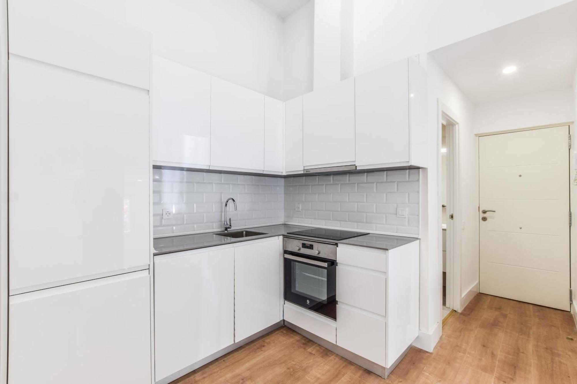 Apartamentos Reformados En Metro Pacifico Alquiler Temporal Madrid Esterno foto