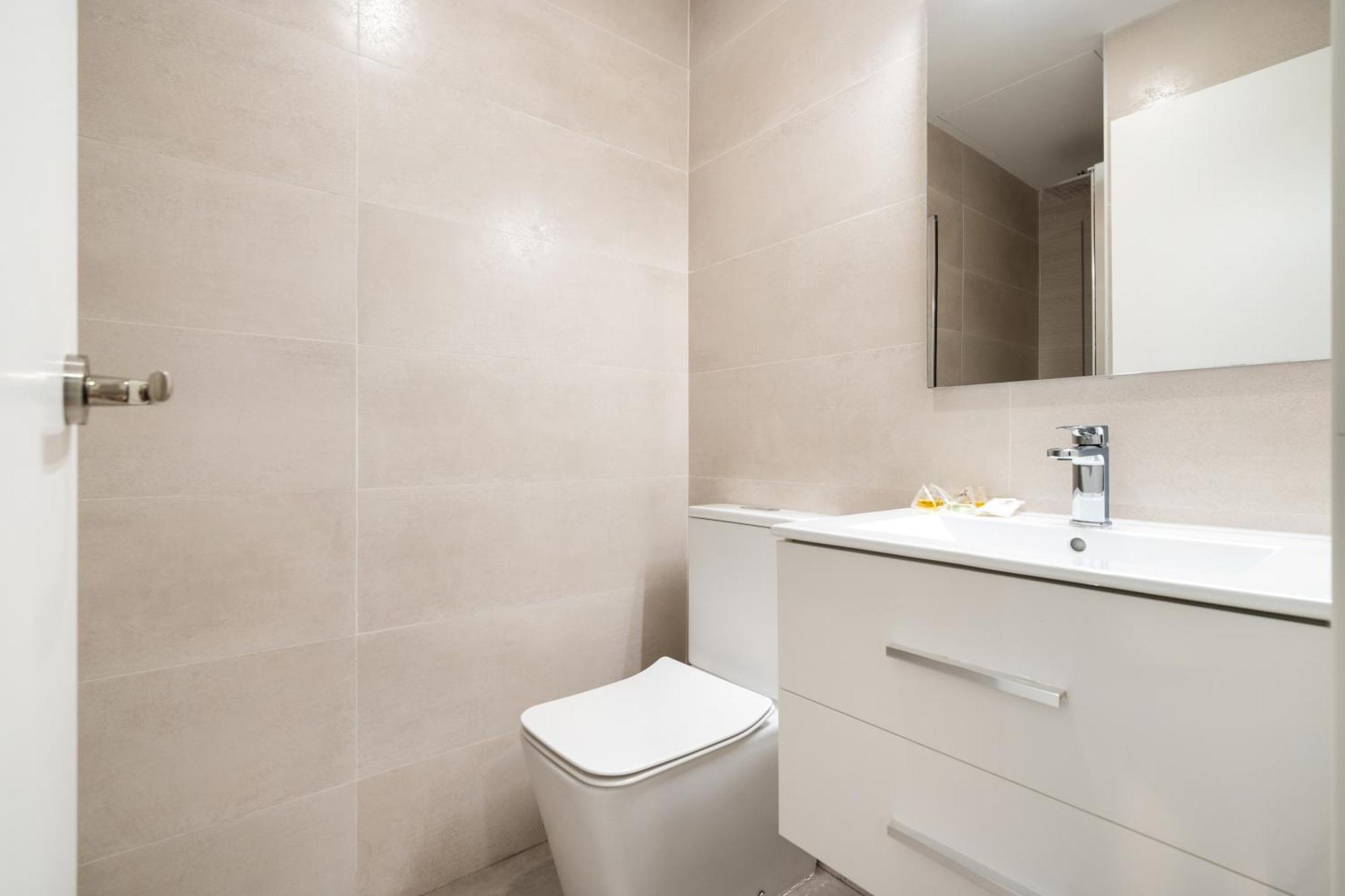 Apartamentos Reformados En Metro Pacifico Alquiler Temporal Madrid Esterno foto