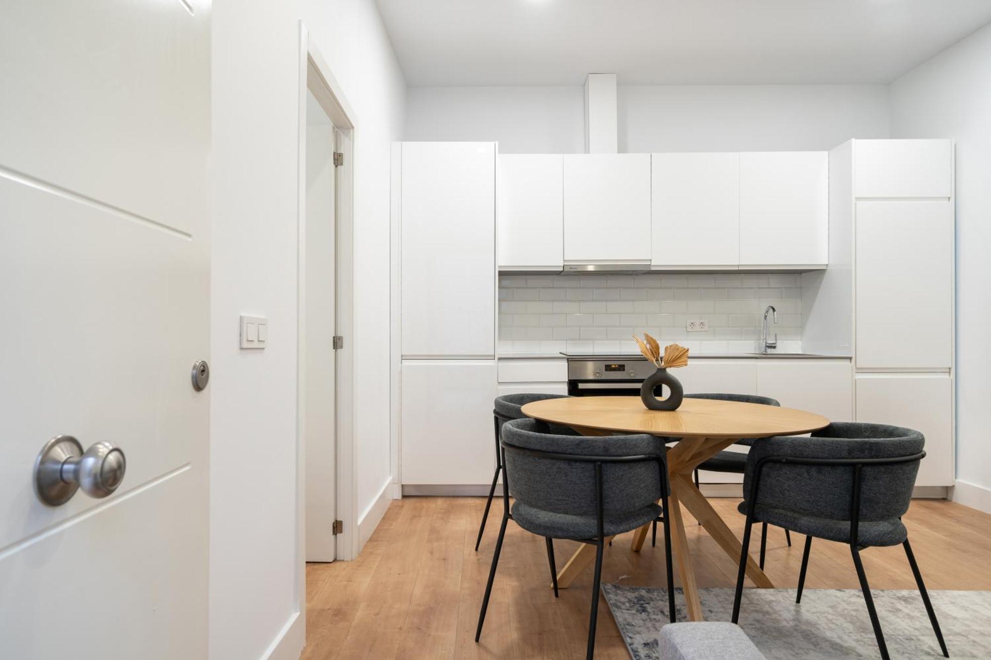 Apartamentos Reformados En Metro Pacifico Alquiler Temporal Madrid Esterno foto