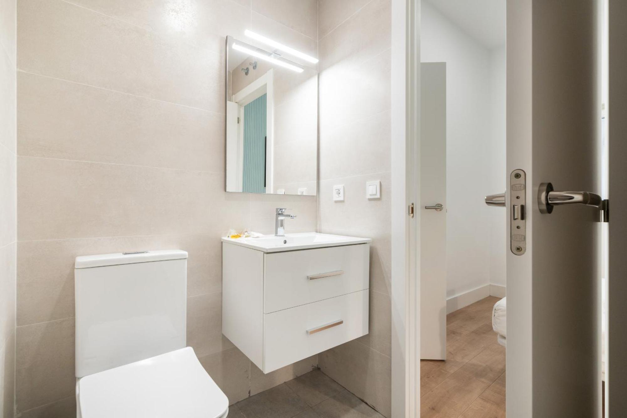 Apartamentos Reformados En Metro Pacifico Alquiler Temporal Madrid Esterno foto