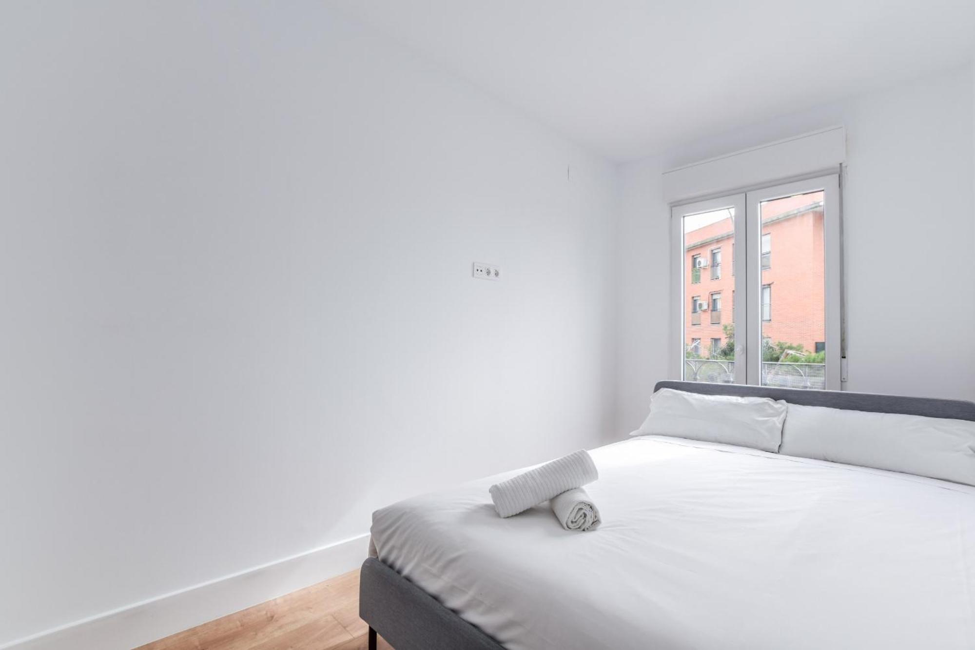 Apartamentos Reformados En Metro Pacifico Alquiler Temporal Madrid Esterno foto
