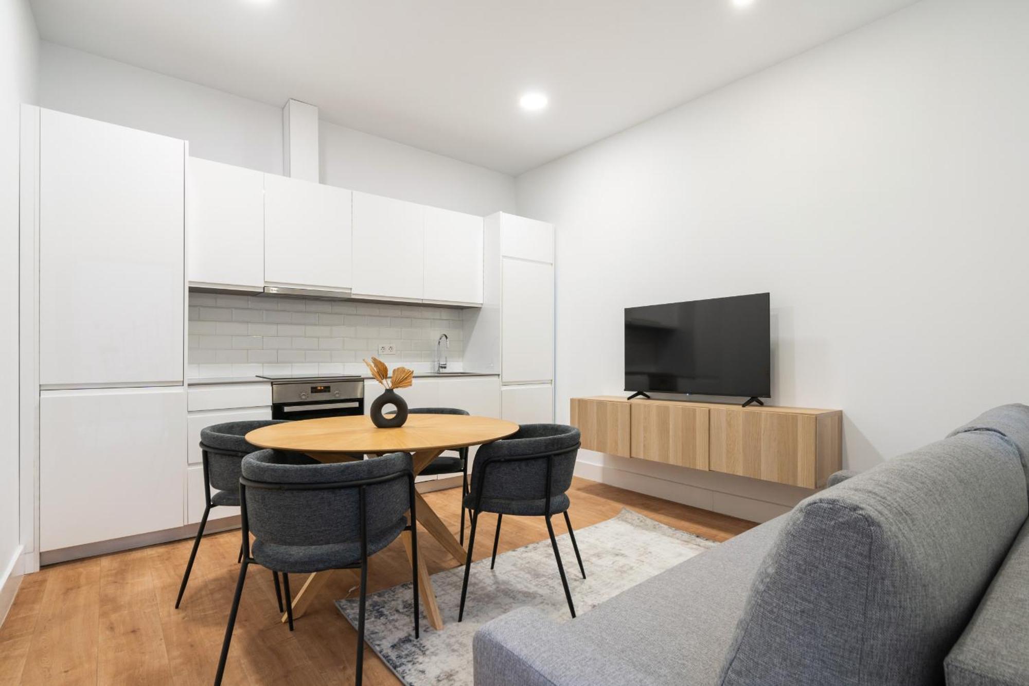 Apartamentos Reformados En Metro Pacifico Alquiler Temporal Madrid Esterno foto