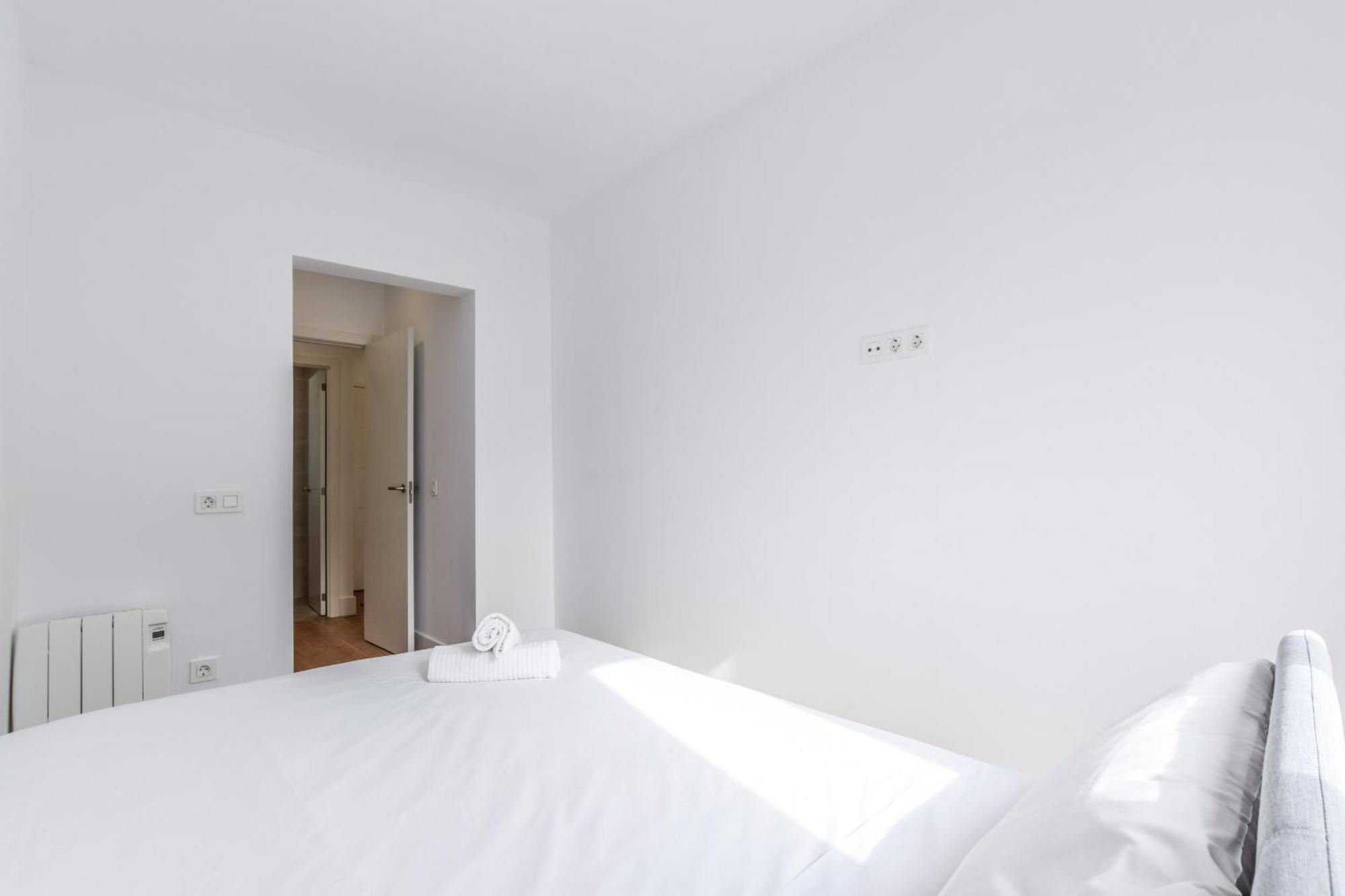 Apartamentos Reformados En Metro Pacifico Alquiler Temporal Madrid Esterno foto