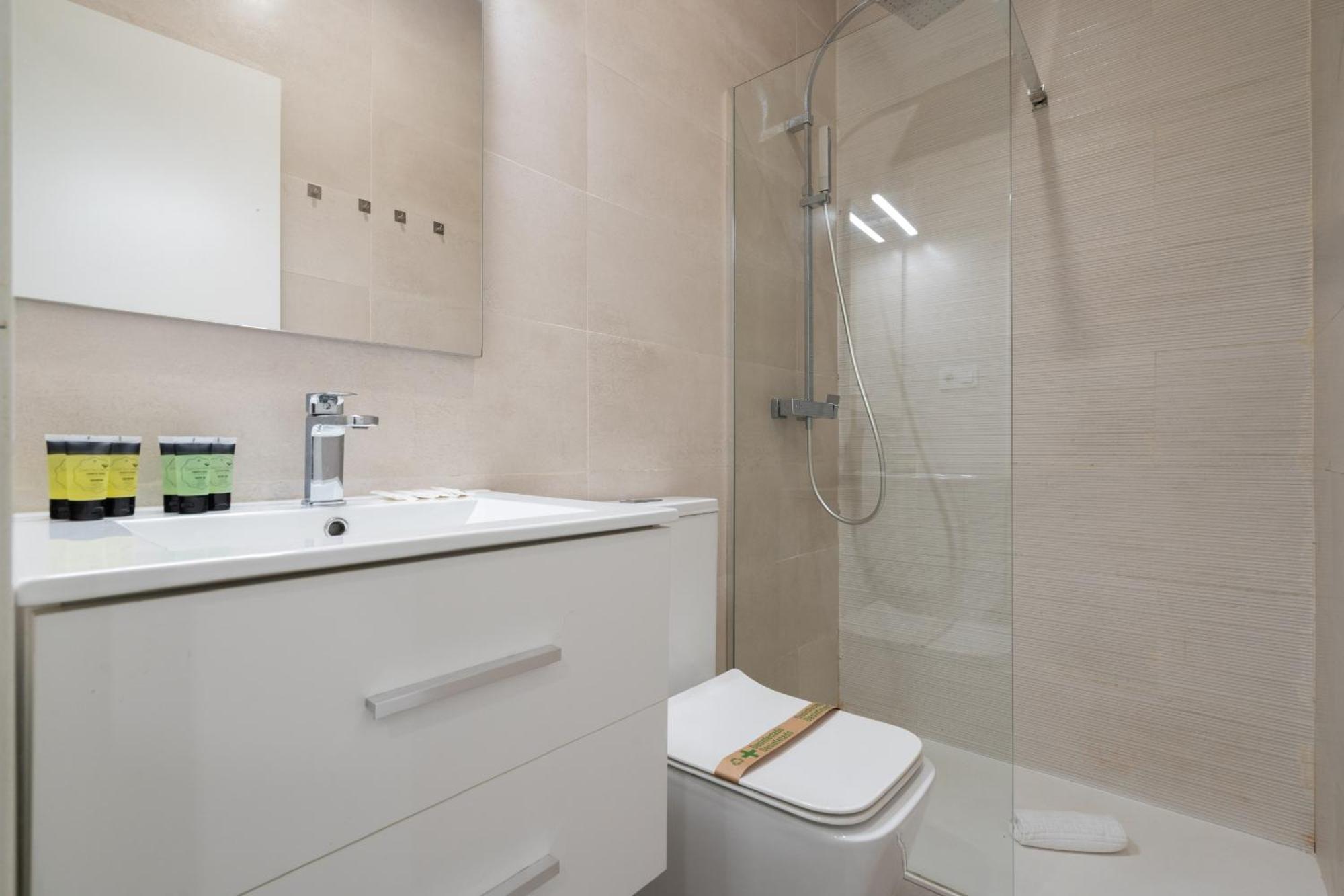 Apartamentos Reformados En Metro Pacifico Alquiler Temporal Madrid Esterno foto