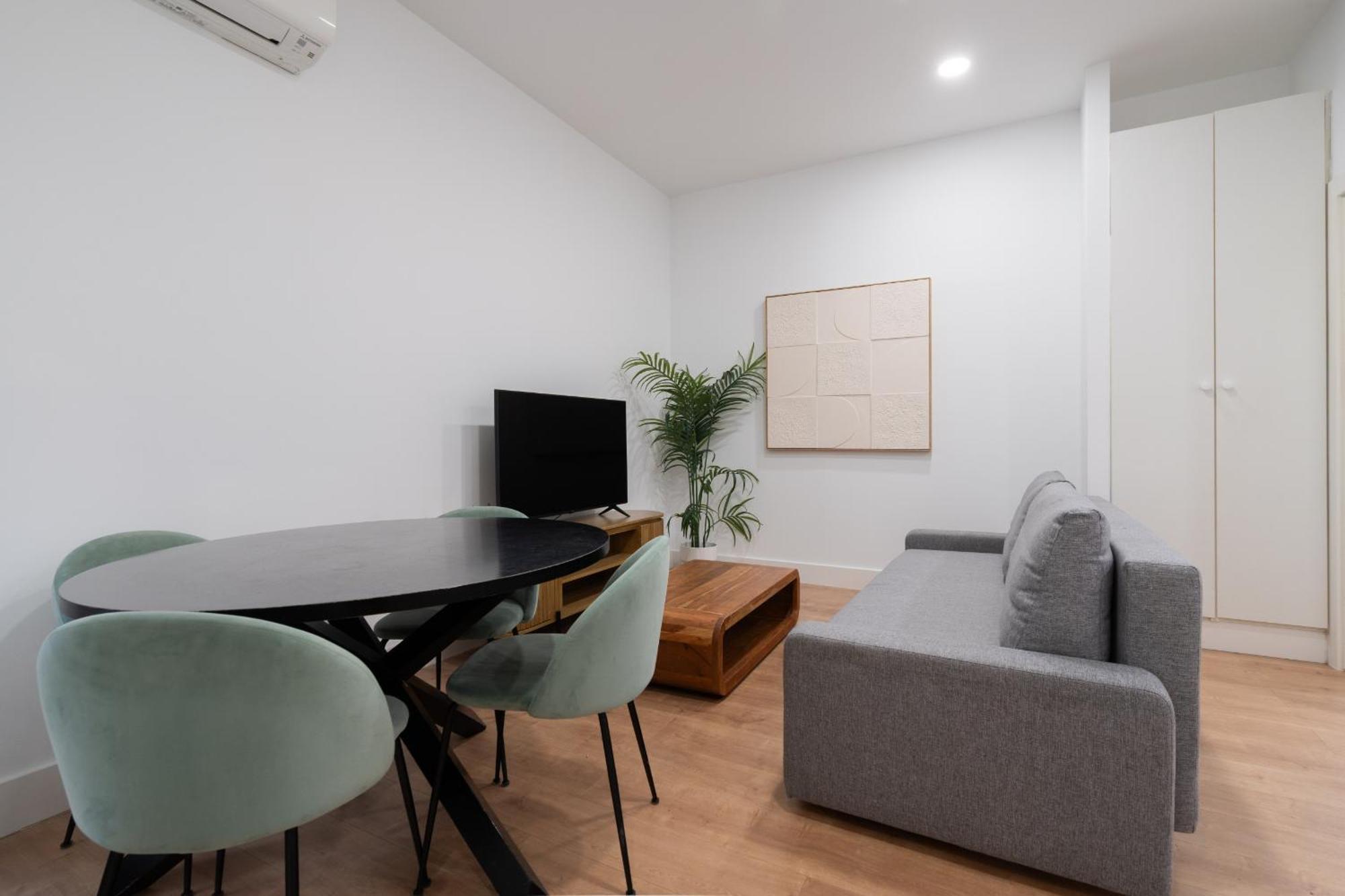 Apartamentos Reformados En Metro Pacifico Alquiler Temporal Madrid Esterno foto