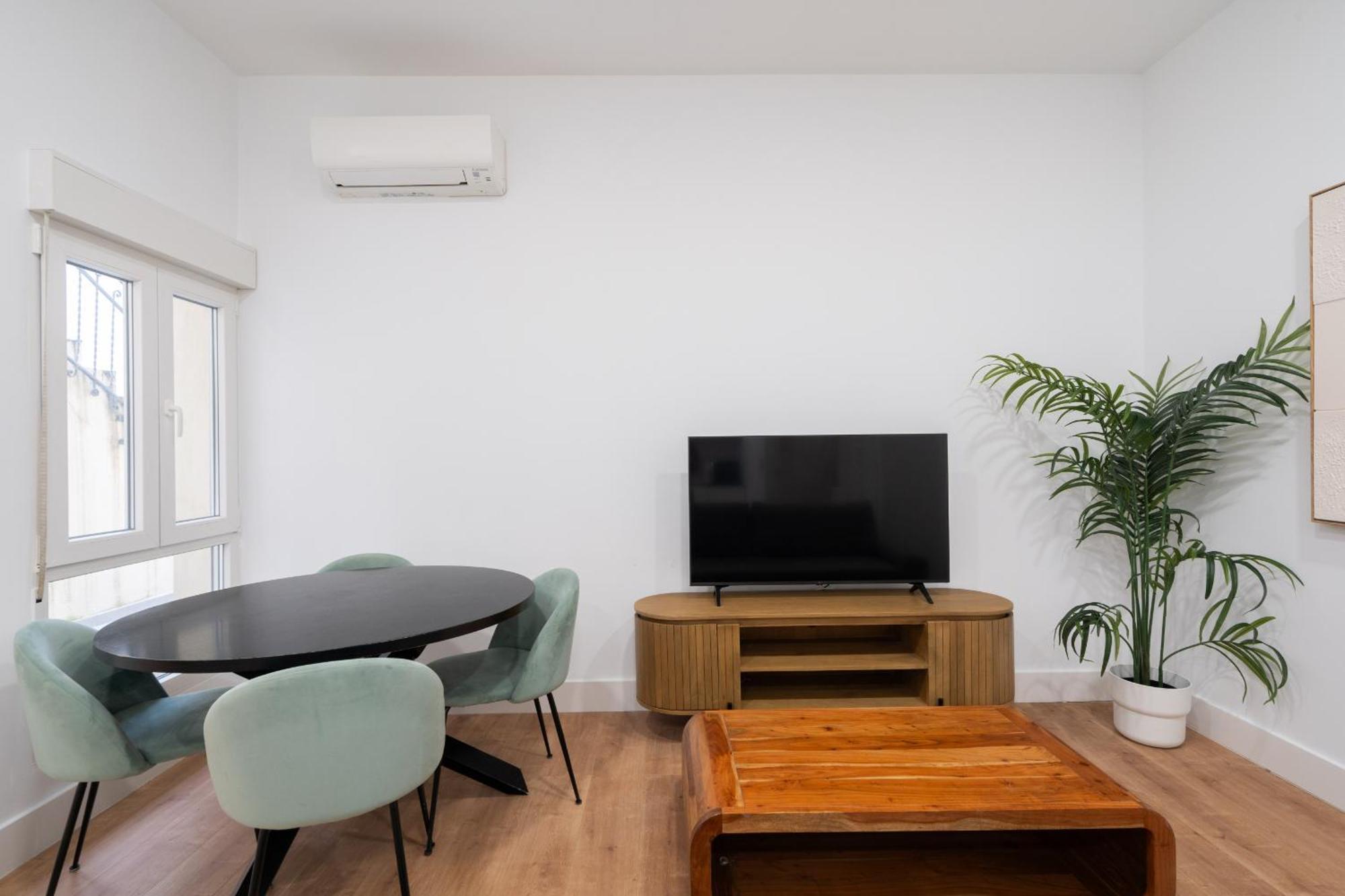 Apartamentos Reformados En Metro Pacifico Alquiler Temporal Madrid Esterno foto